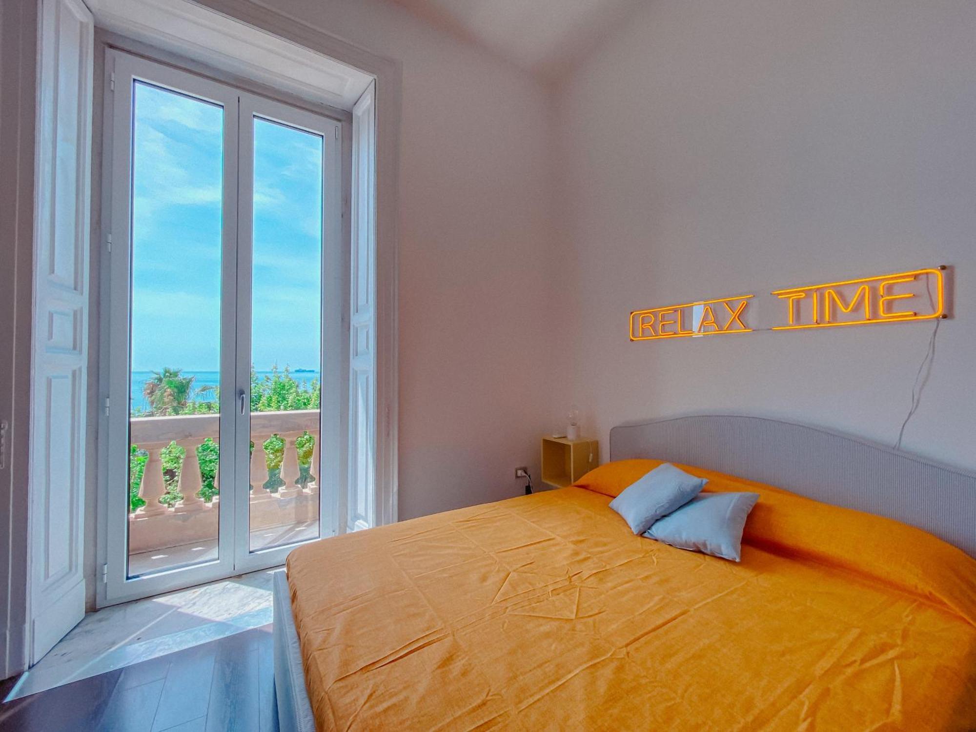 Blue Sea View Apartment Салерно Экстерьер фото