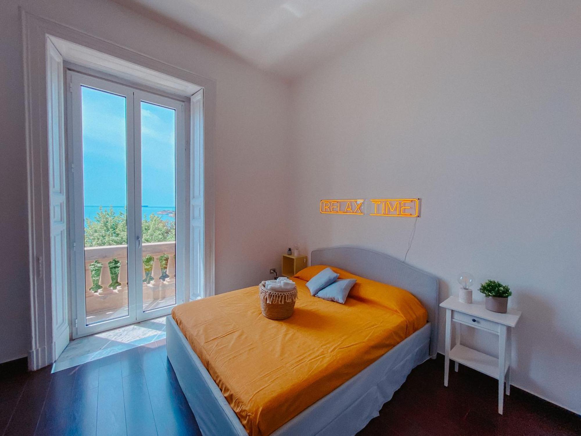 Blue Sea View Apartment Салерно Экстерьер фото